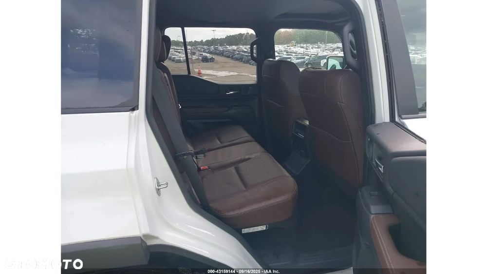 Toyota Land Cruiser - 11