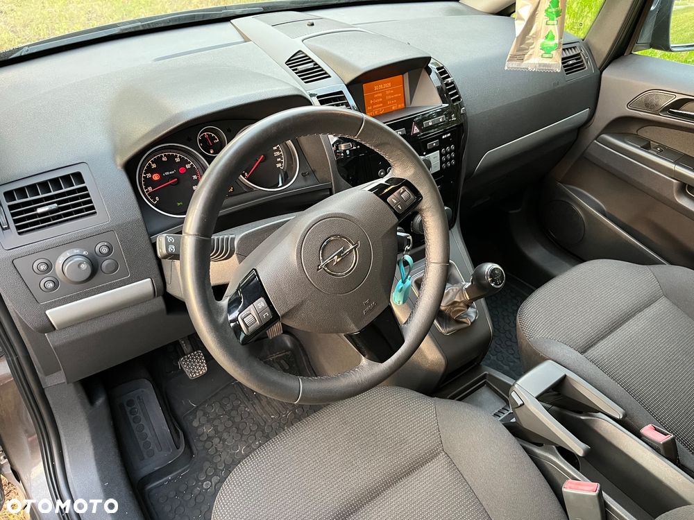 Opel Zafira 1.6 - 8