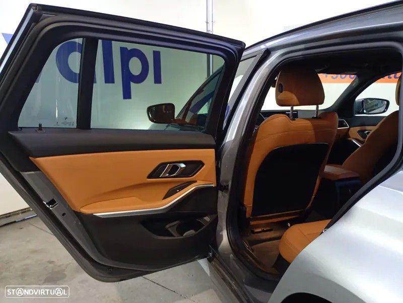 BMW 320 e Pack Desportivo M Auto - 27