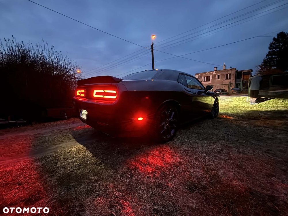 Dodge Challenger - 8