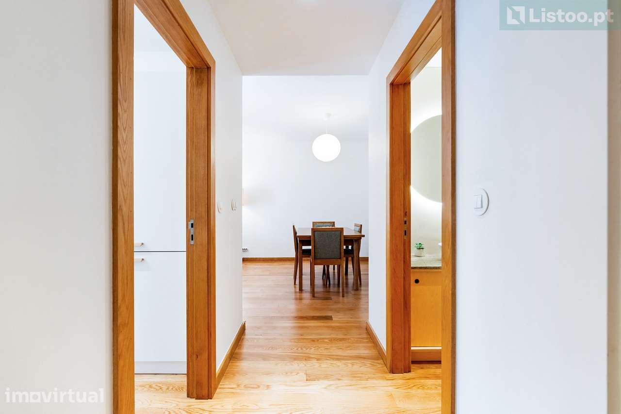 Apartamento T2 Renovado c/ Varanda e Garagem - Grande imagem: 5/25