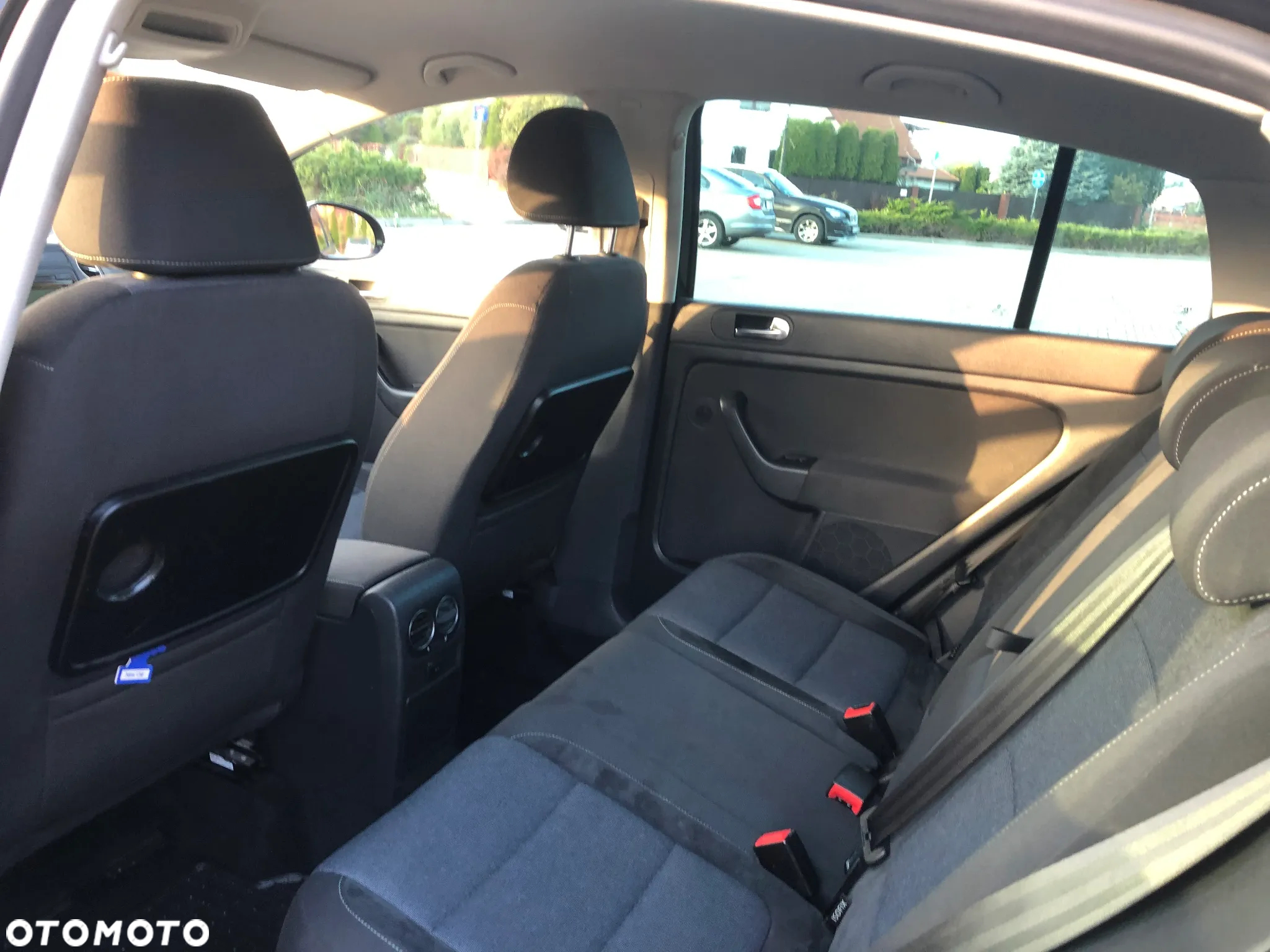 Volkswagen Golf Plus 1.6 TDI BlueMot Comfortline - 8