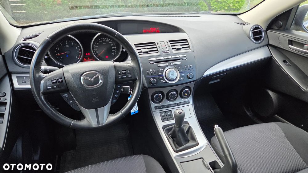 Mazda 3 1.6 Active + - 6