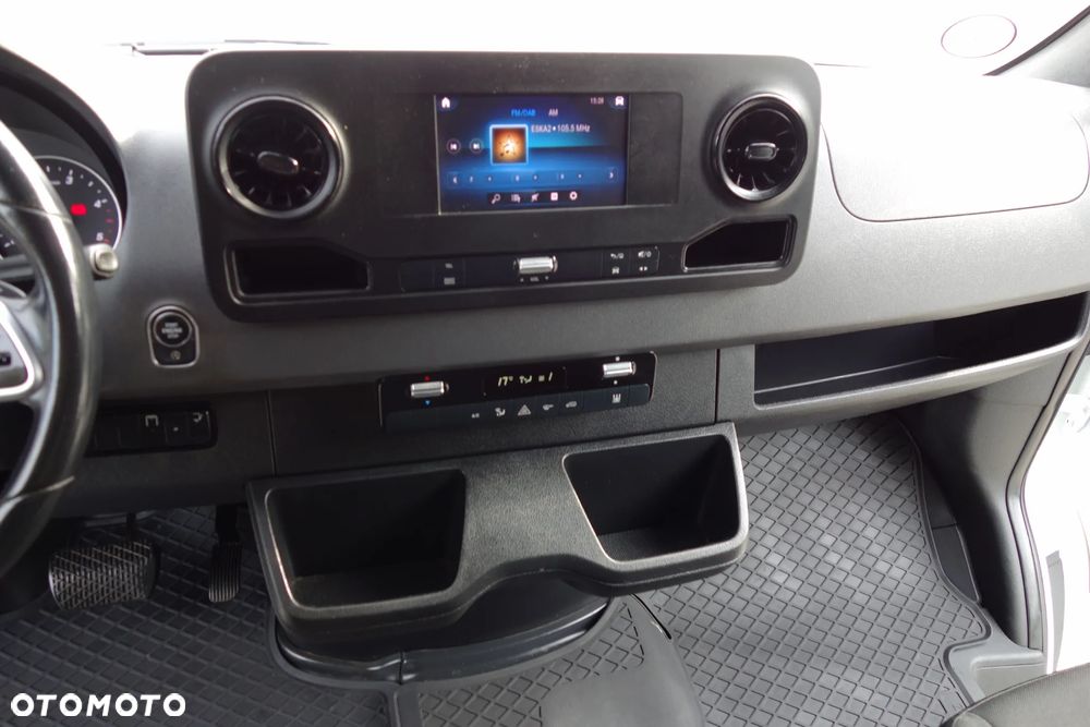 Mercedes-Benz Sprinter 3.0 Bluetec Automat 319  Kontener + Winda 750 kg. - 18