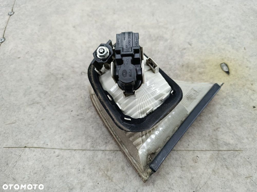LAMPA TYLNA PRAWA W KLAPE AUDI A4 B7 8E5945094A HELLA SEDAN - 6