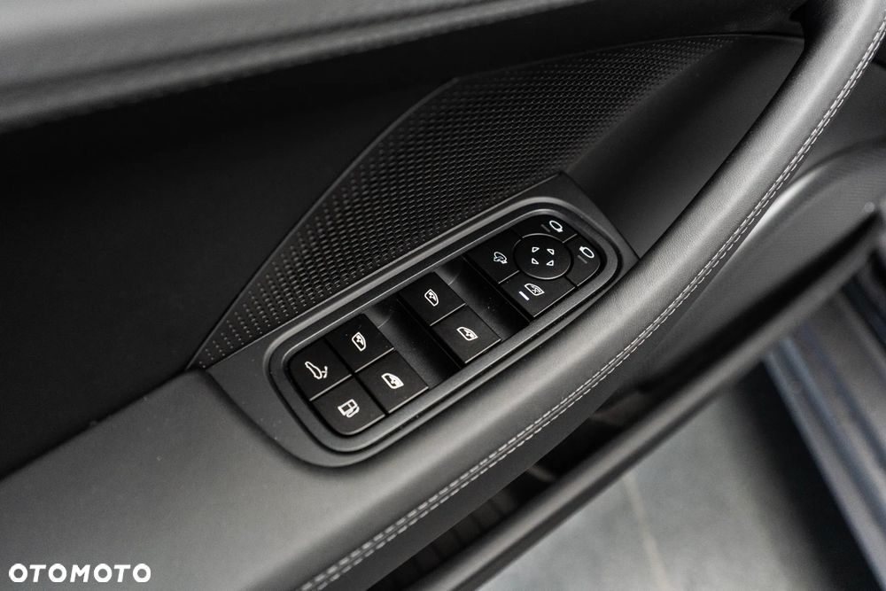 Porsche Panamera 4 E-Hybrid PHEV - 25