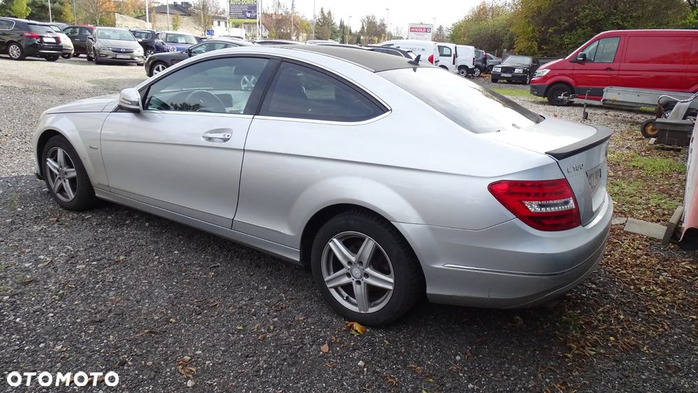 Mercedes-Benz Klasa C 180 CGI BlueEff - 8