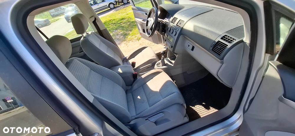 Volkswagen Touran - 19