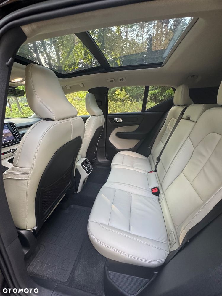 Volvo XC 40 B5 AWD Ultimate Dark - 19