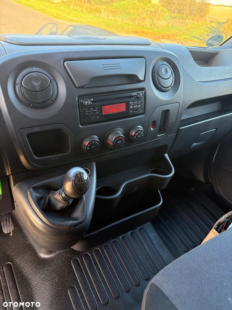 Nissan NV400 - 23