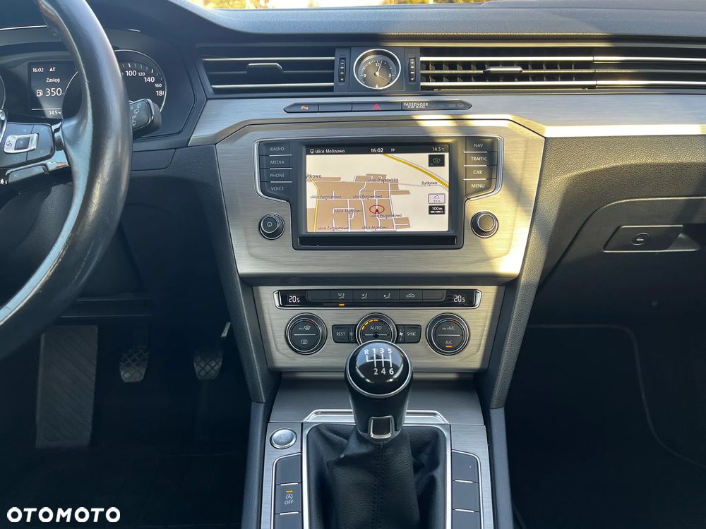 Volkswagen Passat 1.4 TSI BMT Comfortline - 32