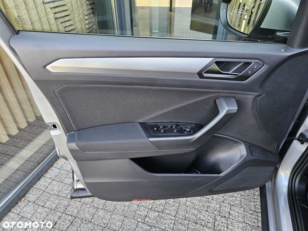 Volkswagen T-Roc - 10