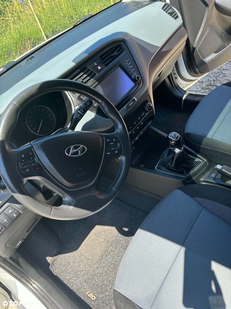 Hyundai i20 1.2 Trend - 11