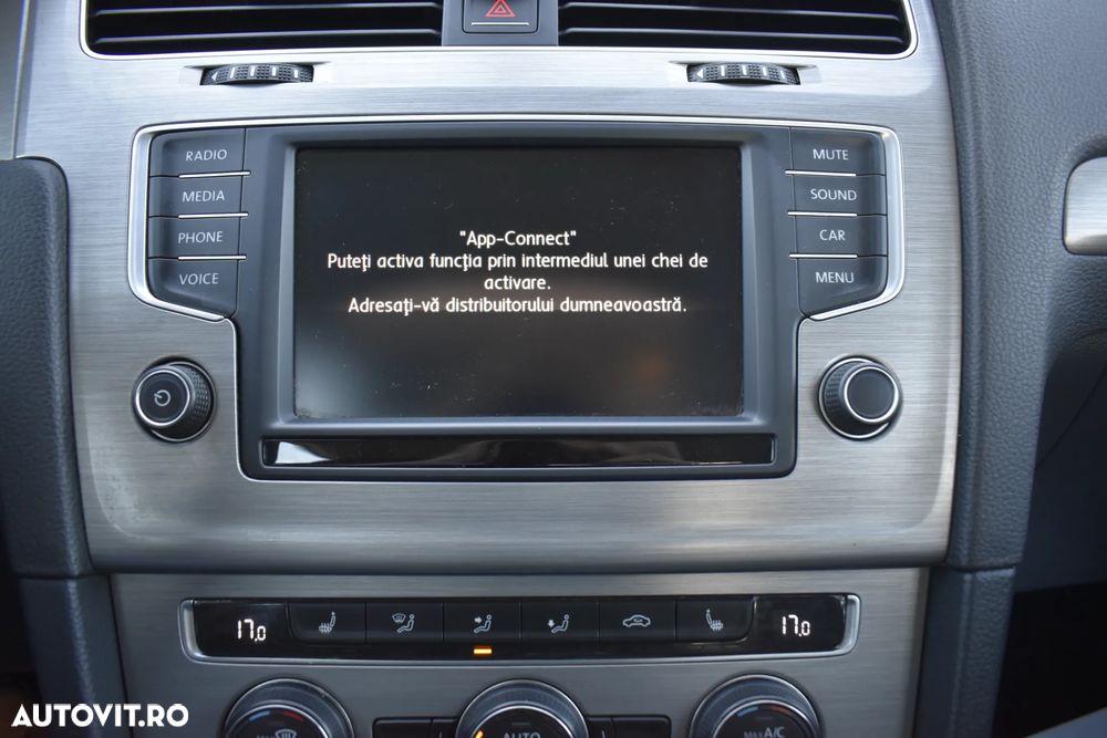 Volkswagen Golf 1.2 TSI BMT Comfortline - 28