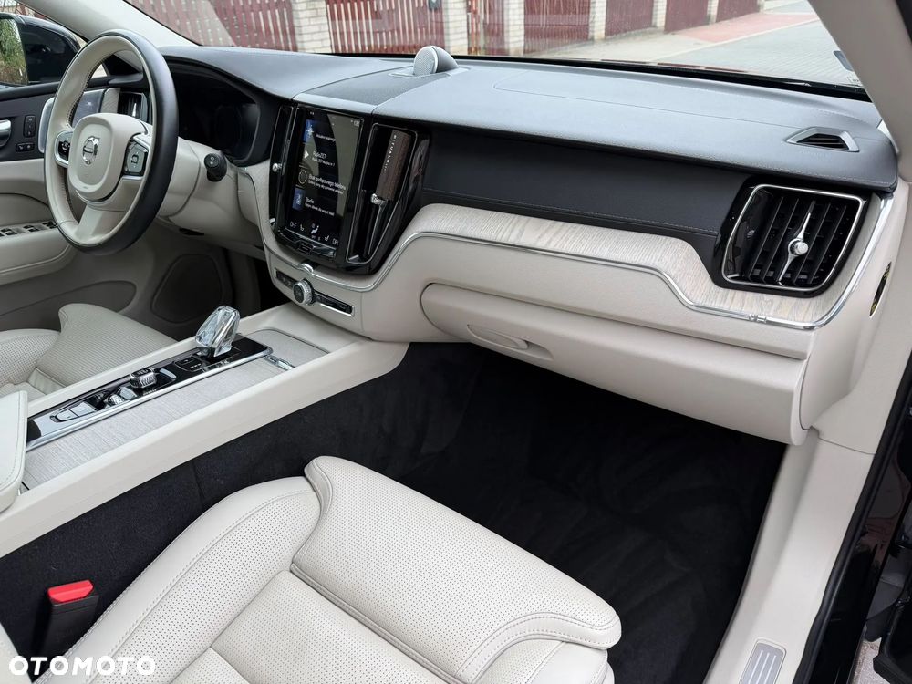 Volvo XC 60 B5 D AWD Ultimate Bright - 6