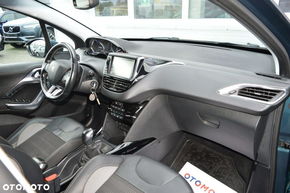 Peugeot 2008 1.2 Pure Tech Style EU6 - 26