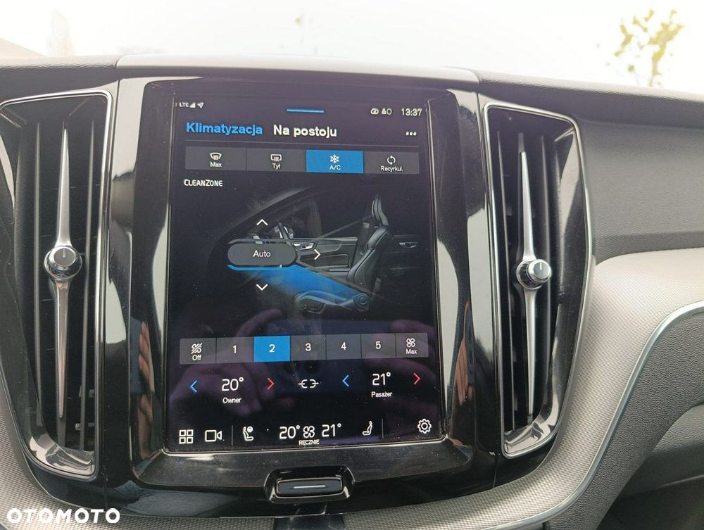 Volvo XC 60 B4 B Plus Dark - 31