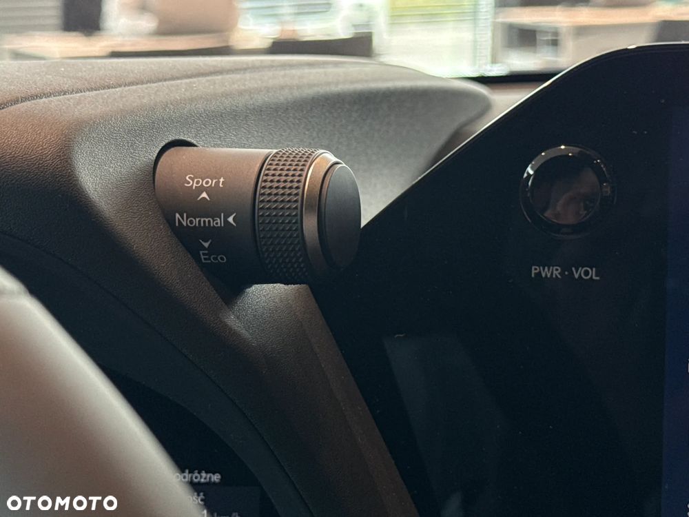Lexus UX - 24