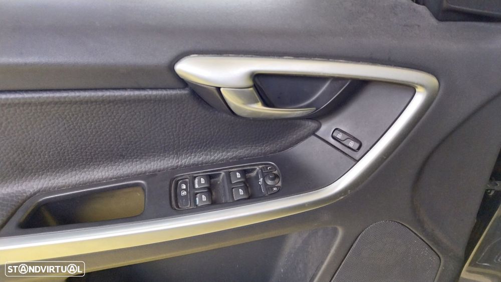 Volvo XC 60 D5 Momentum - 6
