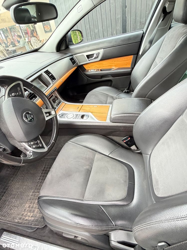 Jaguar XF 2.2 D Premium Luxury - 13