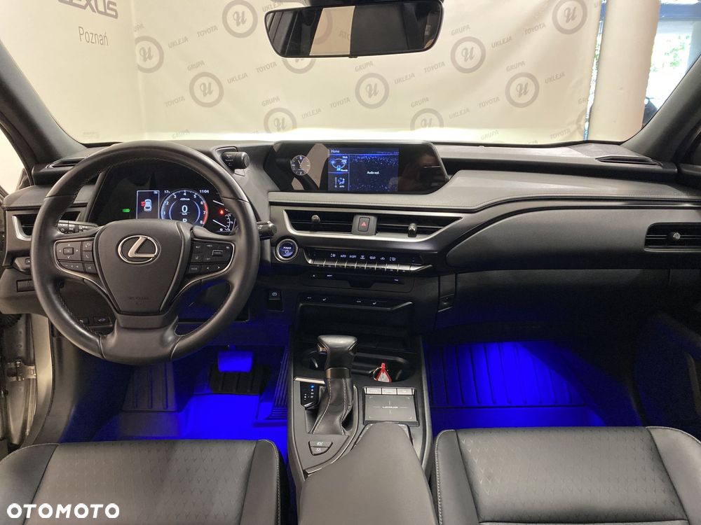 Lexus UX - 10