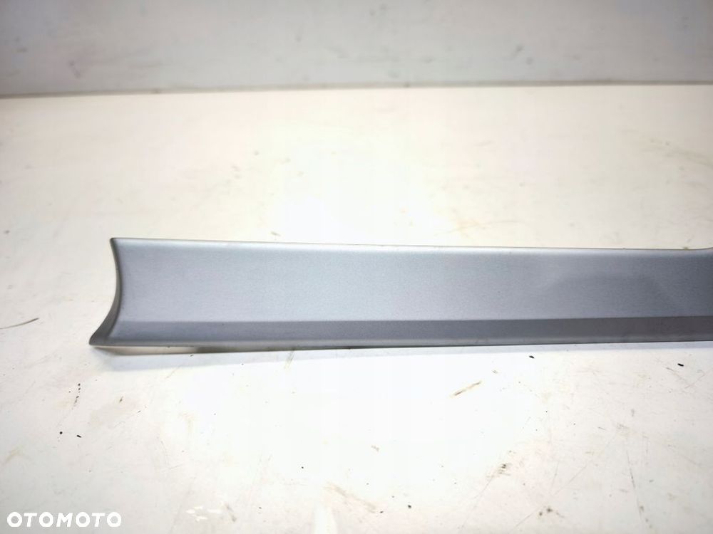 LISTWA DEKOR DRZWI PRAWY PRZÓD AUDI A4 B9 LIFT 8W0867410AG SZARY GŁADKI - 2