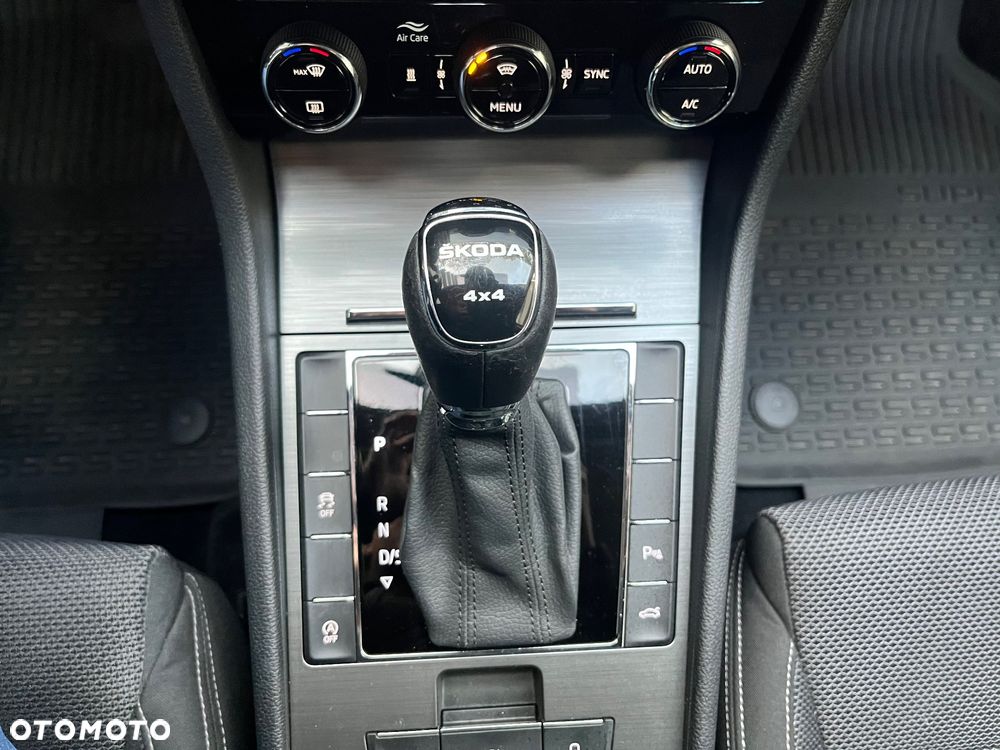 Skoda Superb 2.0 TDI SCR 4x4 Style DSG - 17
