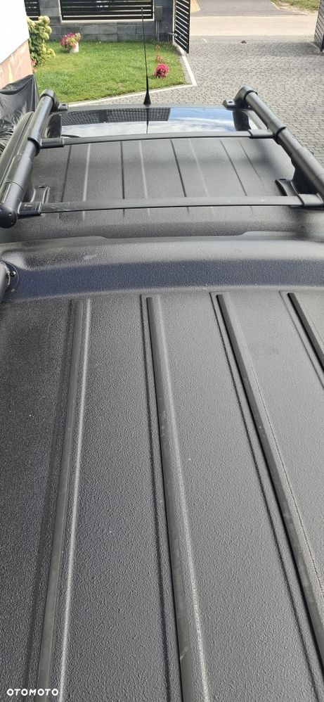 Nissan Pickup - 5