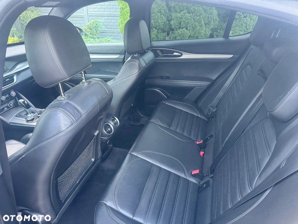 Alfa Romeo Stelvio - 7