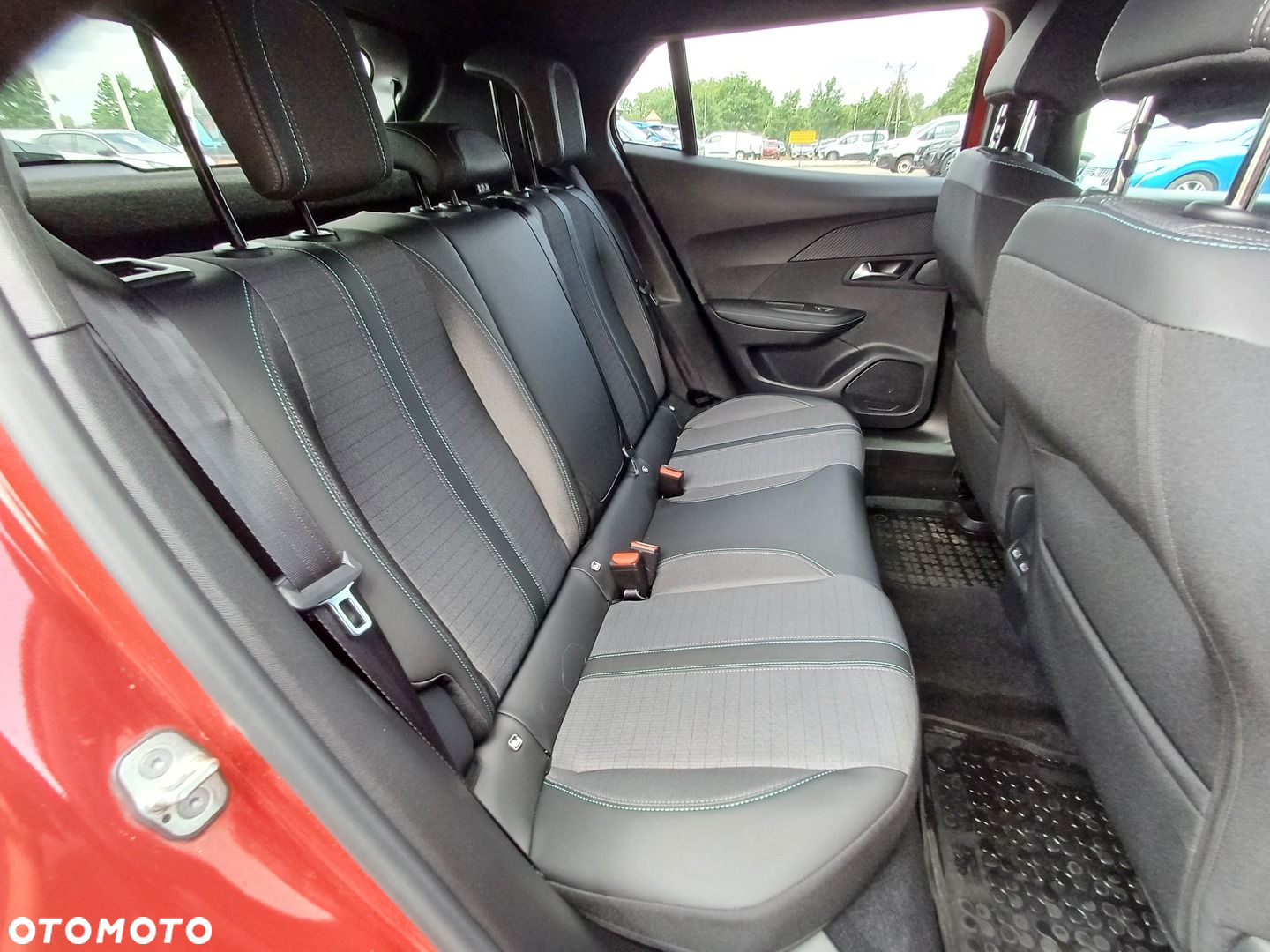 Peugeot 2008 1.2 PureTech Allure Pack S&S EAT8 - 32