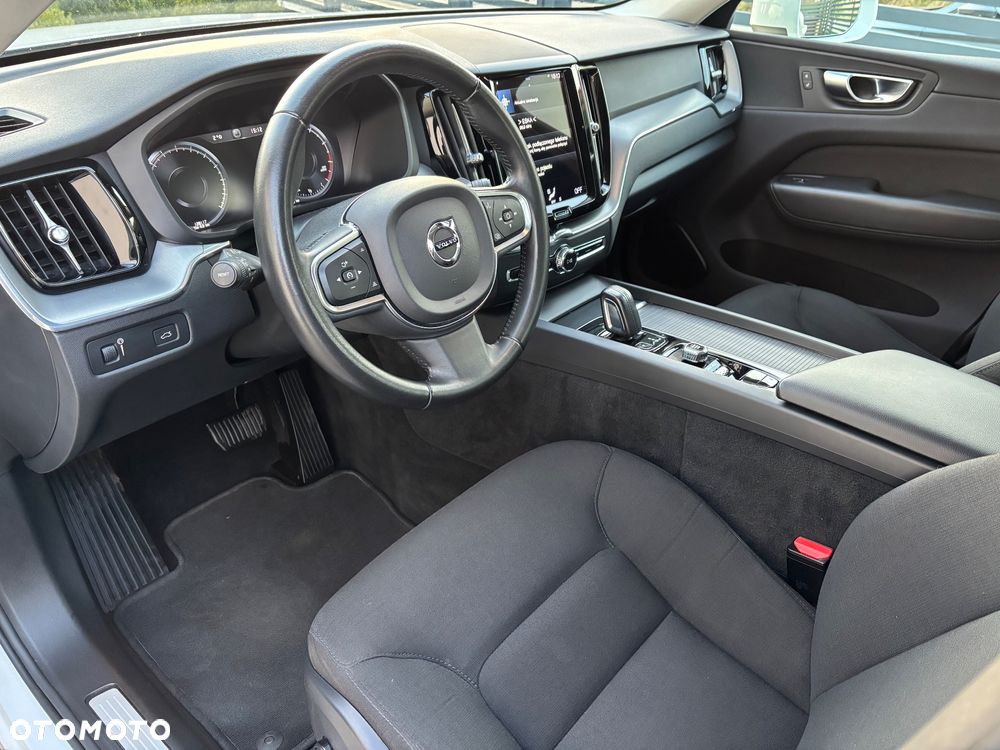 Volvo XC 60 B4 B Momentum Pro - 21