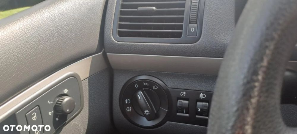 Volkswagen Touran 2.0 TDI DPF Life - 15