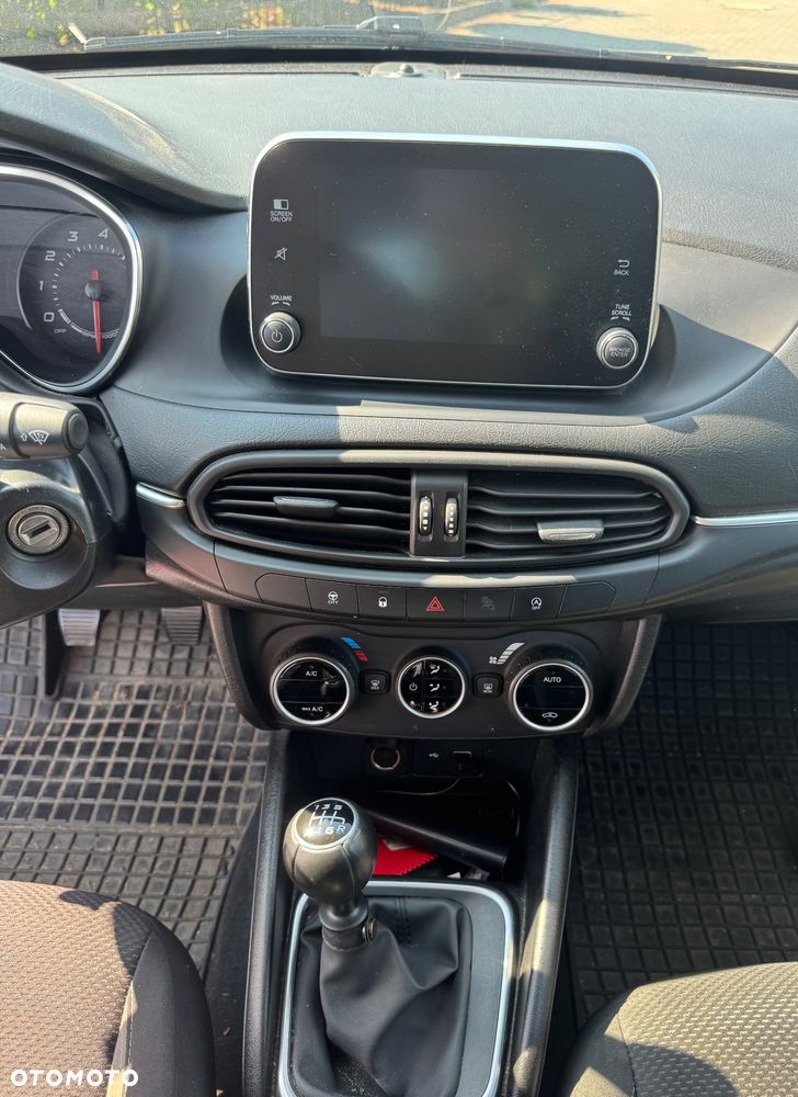 Fiat Tipo 1.4 16v Lounge EU6d - 9