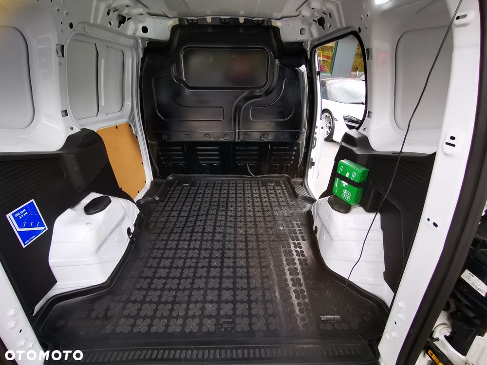 Ford Transit Courier - 27