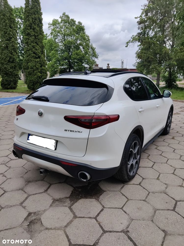 Alfa Romeo Stelvio 2.0 Turbo 16V AT8-Q4 Veloce Ti - 4