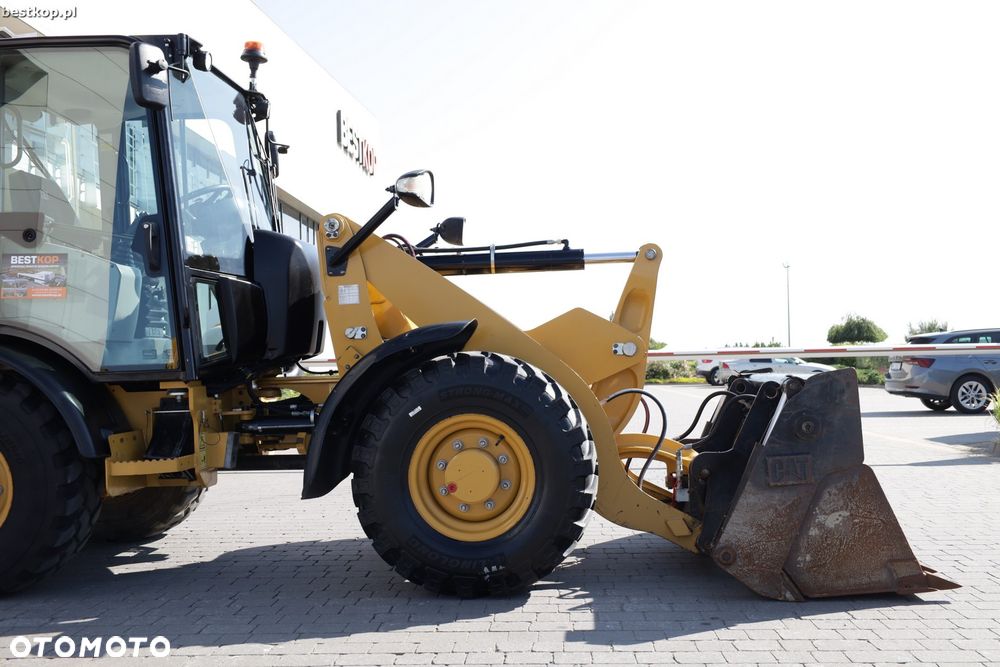 Caterpillar CAT 906M - 4