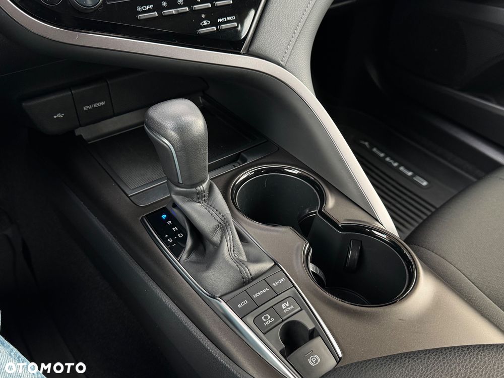 Toyota Camry 2.5 Hybrid Comfort CVT - 21