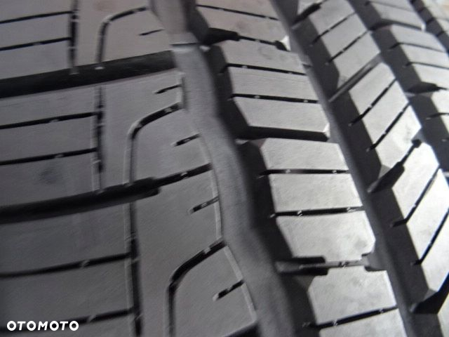 235/60/R17 102H Goodyear All Season - 3