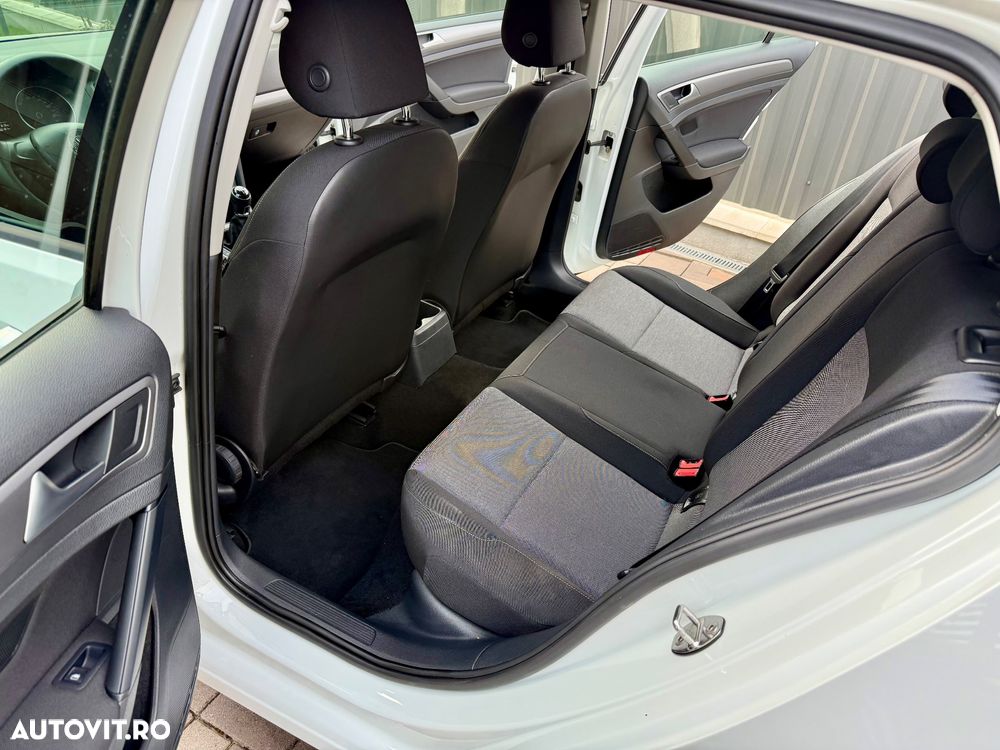 Volkswagen Golf 1.6 TDI BlueMotion Technology Trendline - 24