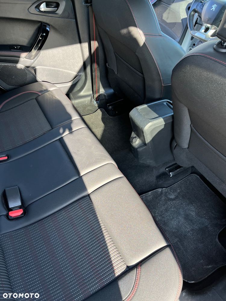 Peugeot 2008 1.6 BlueHDi Style S&S - 16