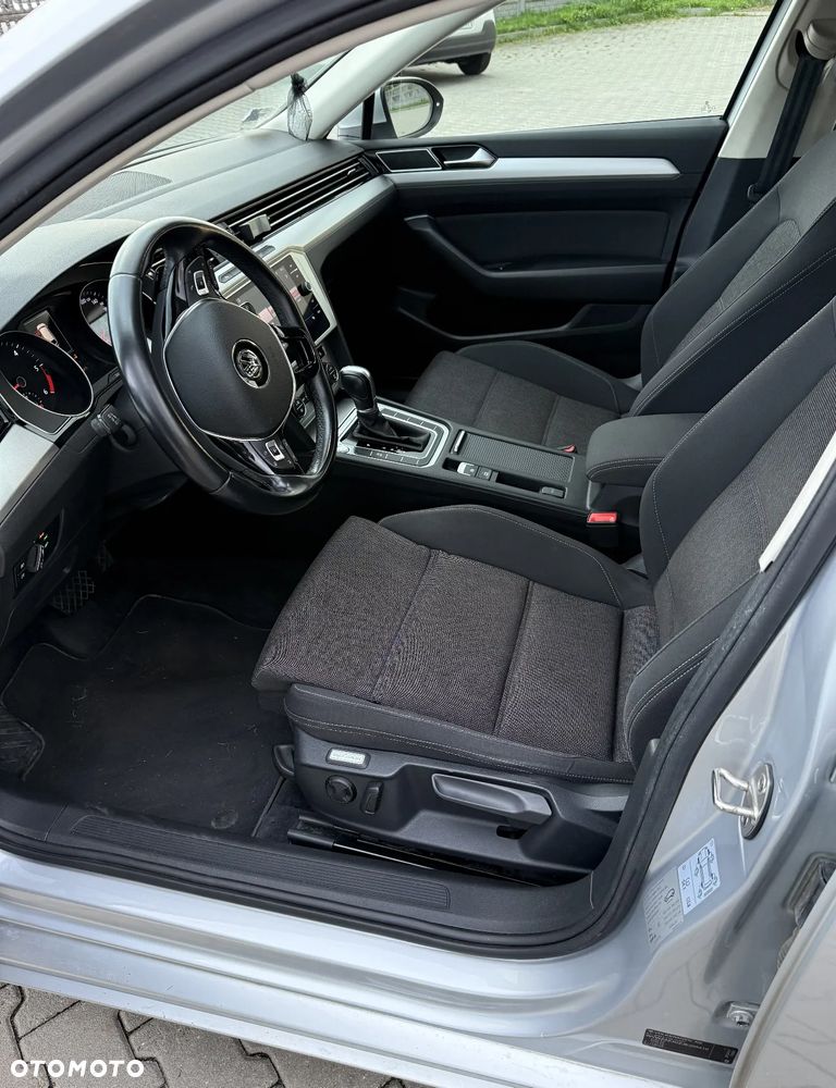 Volkswagen Passat - 12