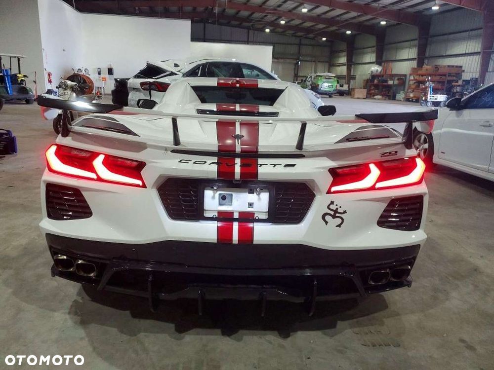 Chevrolet Corvette - 3