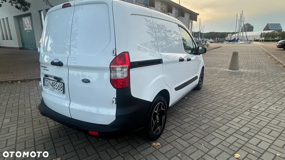 Ford Transit Courier - 22
