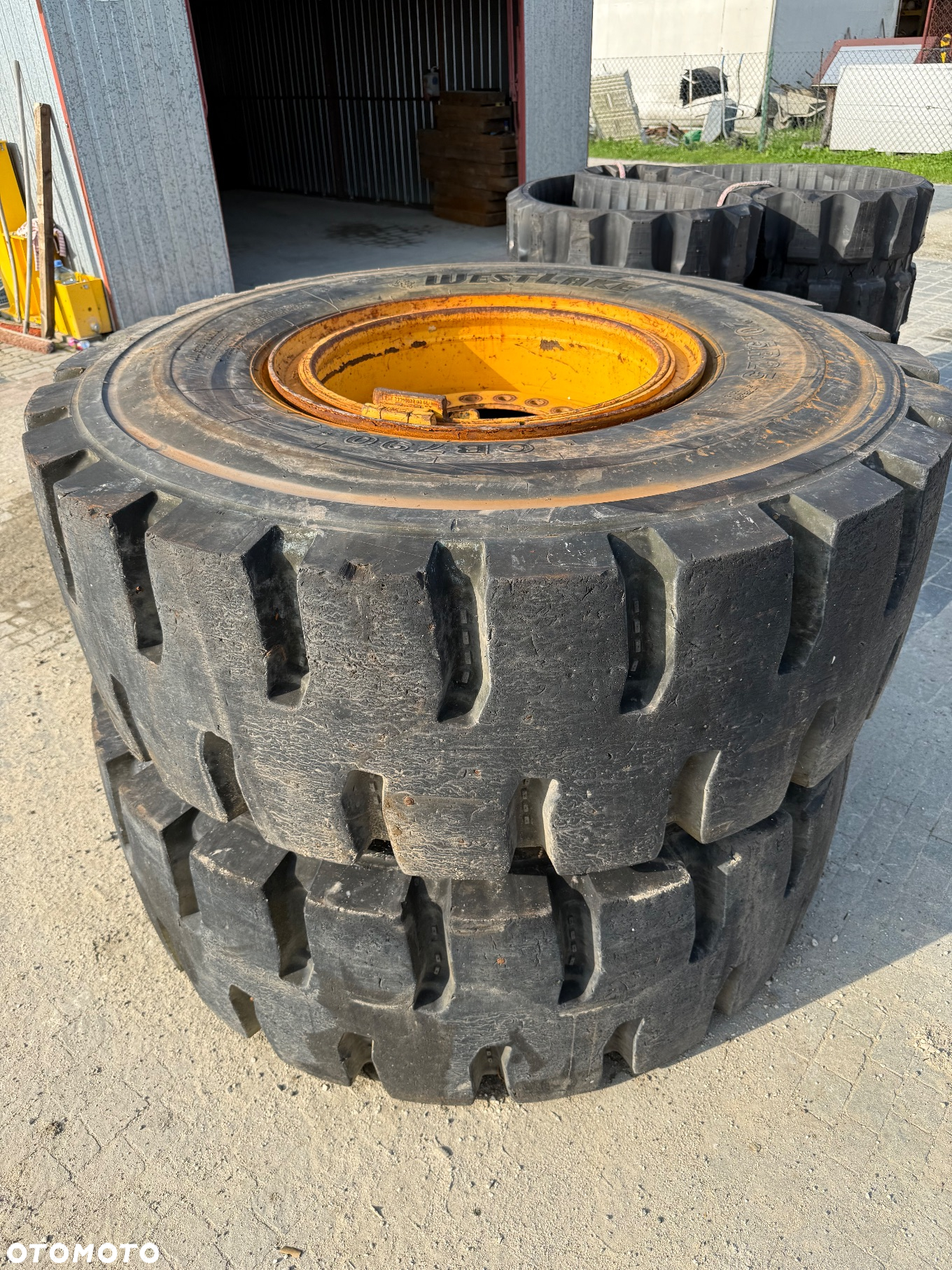 Caterpillar - 18