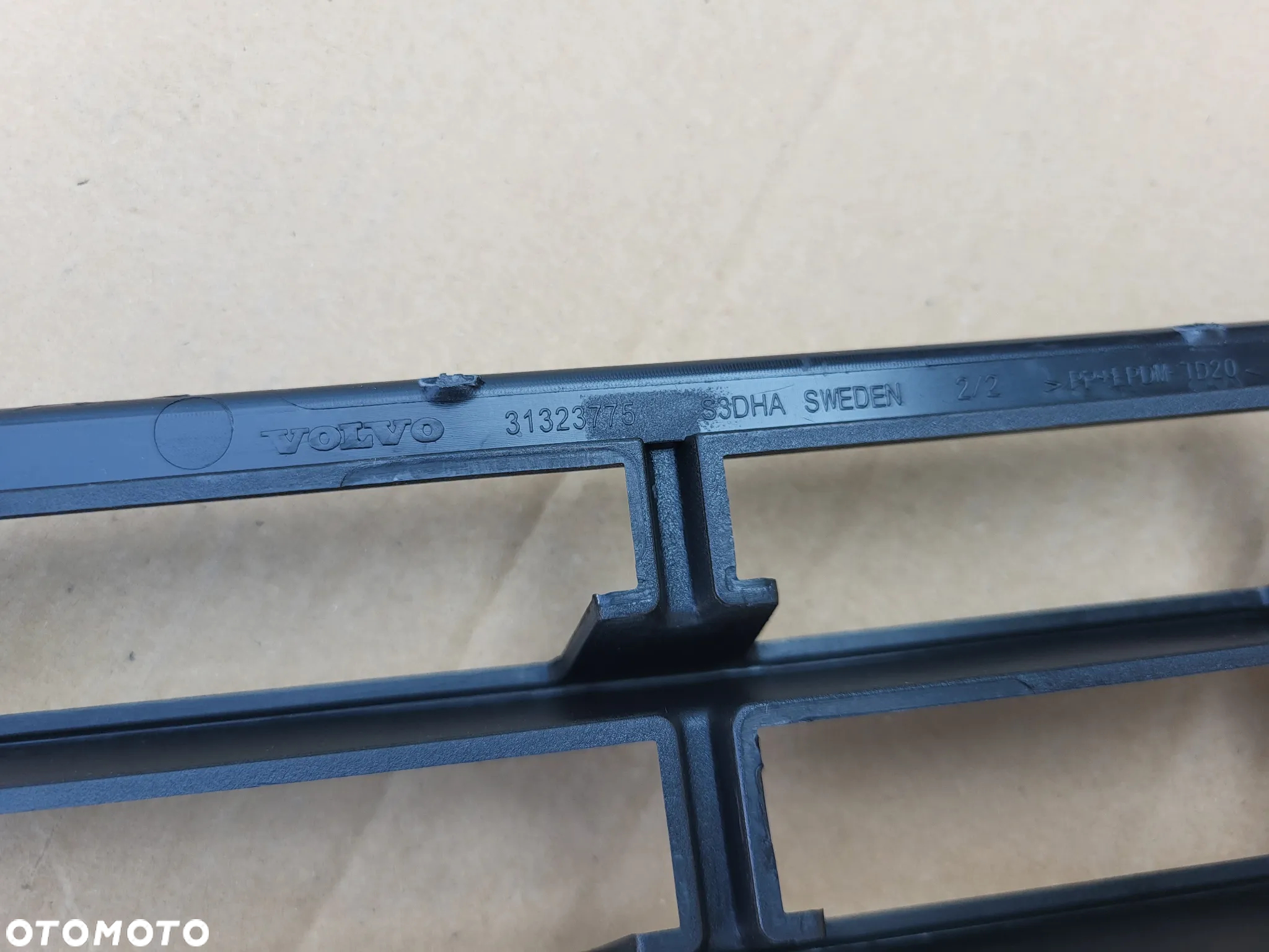 KRATKA SRODKOWA ZDERZAKA PRZOD VOLVO XC60 - 6