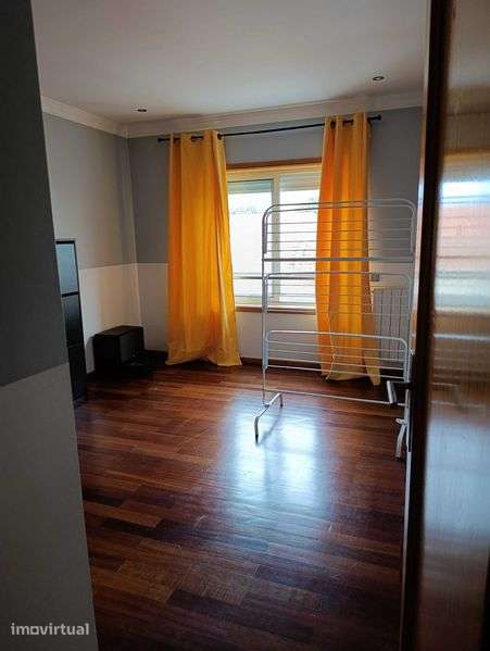 T2 luminoso com excelente localização e garagem fechada - Grande imagem: 5/12