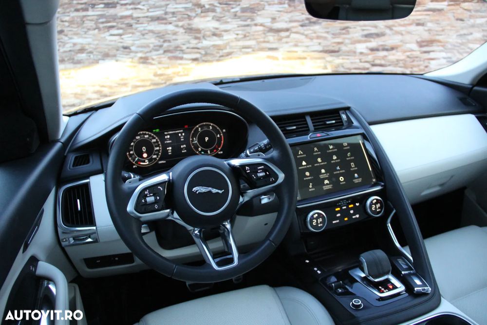 Jaguar E-Pace - 32