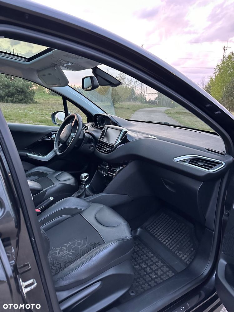 Peugeot 208 ver-1-6-e--hdi-allure-stt - 11