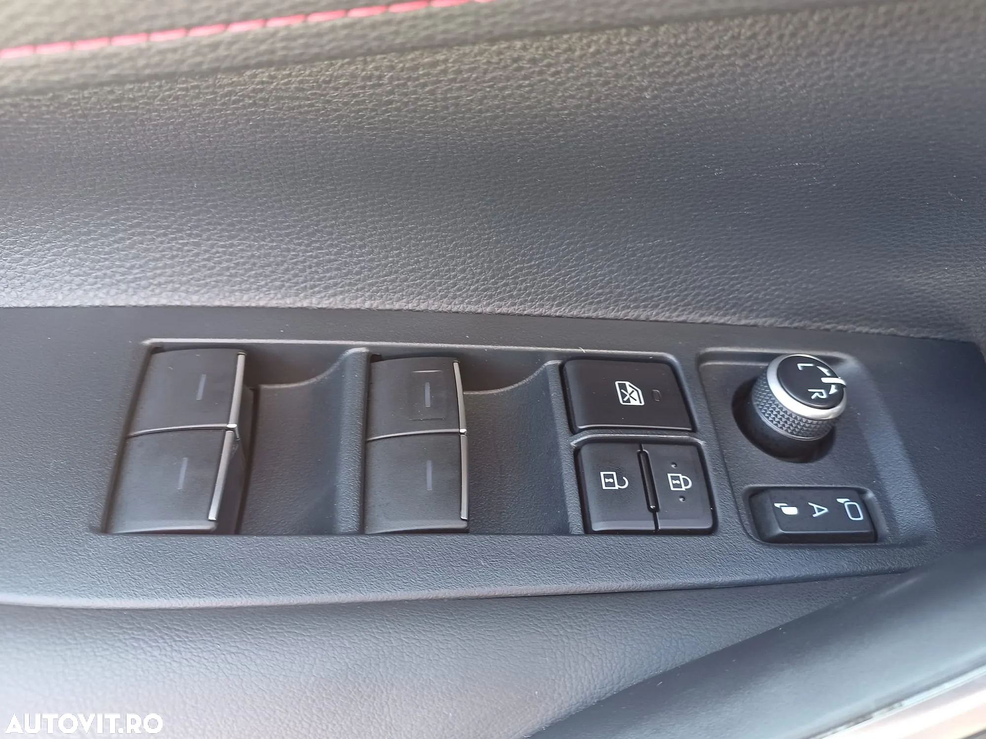 Toyota Corolla 2.0 HSD Exclusive Plus GR Sport Bi-Tone - 10