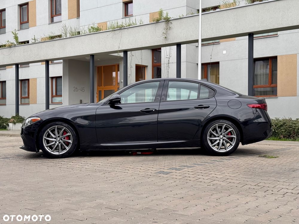 Alfa Romeo Giulia 2.0 Turbo 16V AT8 Veloce - 3